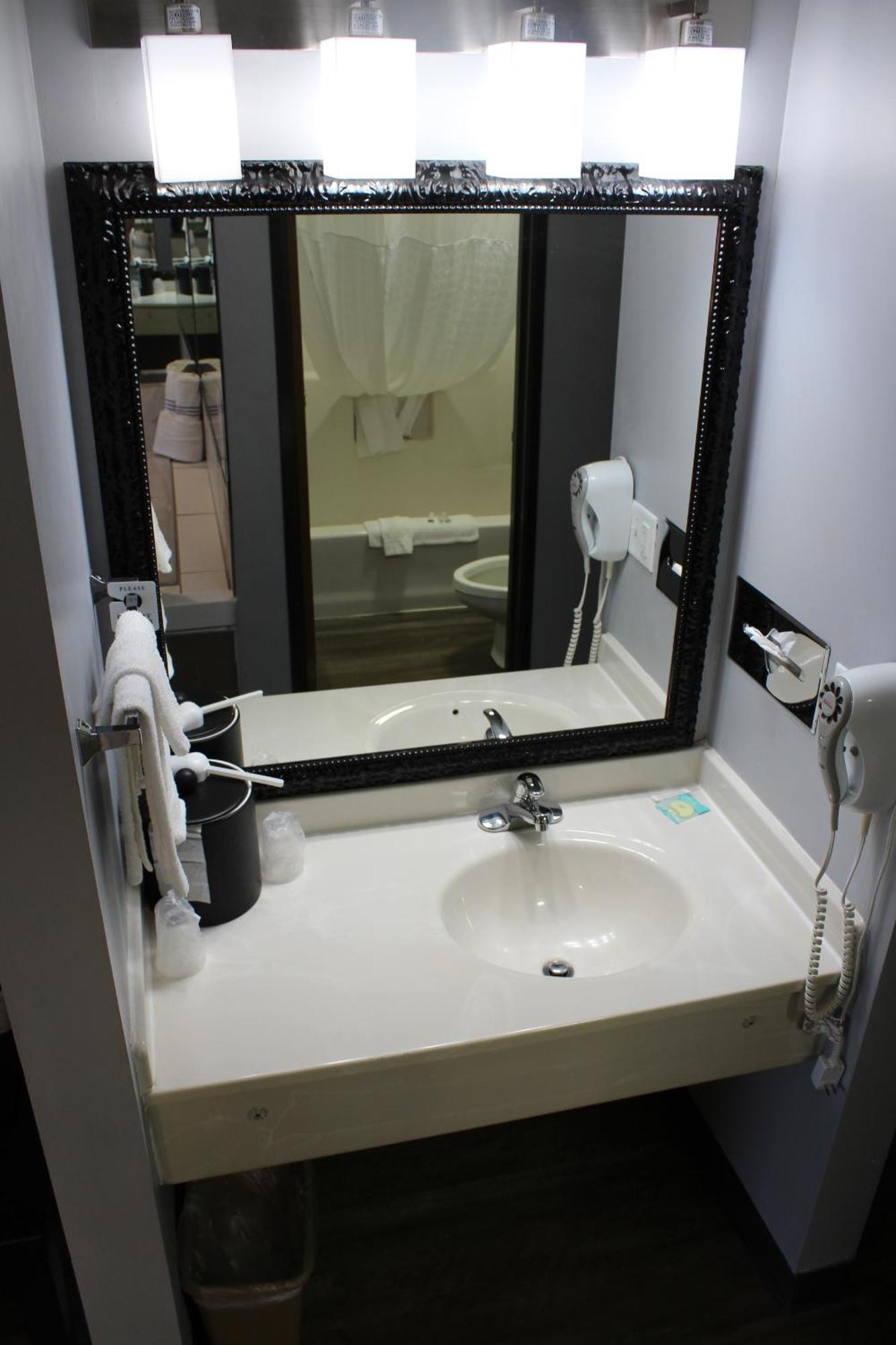 American Inn And Suites Ionia المظهر الخارجي الصورة