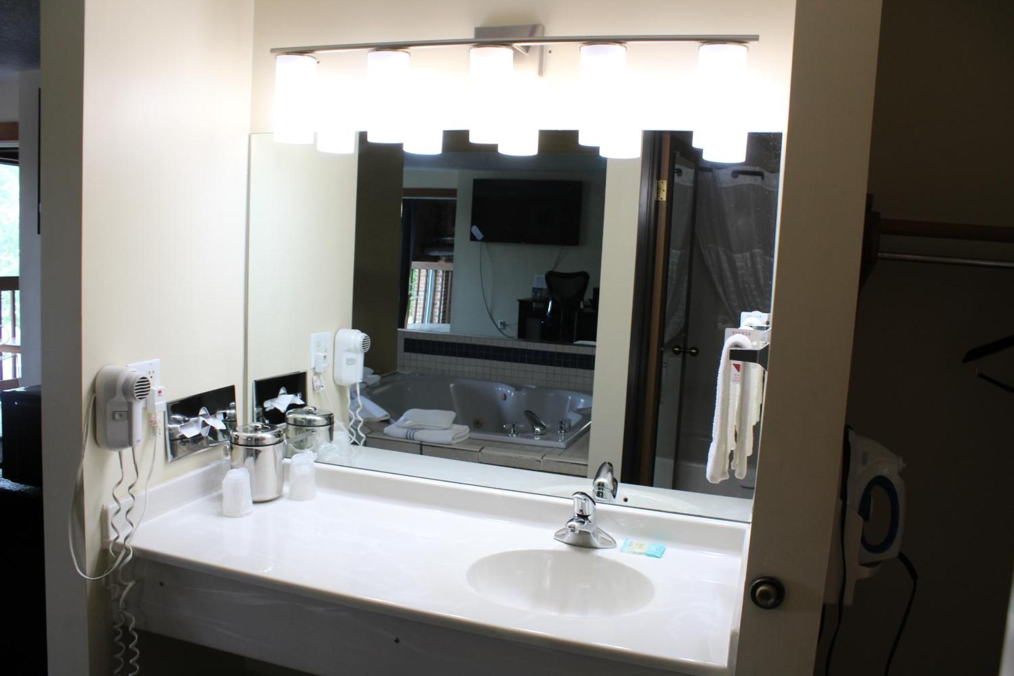 American Inn And Suites Ionia المظهر الخارجي الصورة